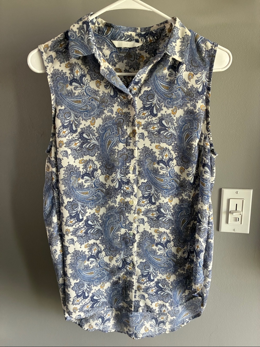 H&M Blue Paisley Print Button Sleeveless Blouse